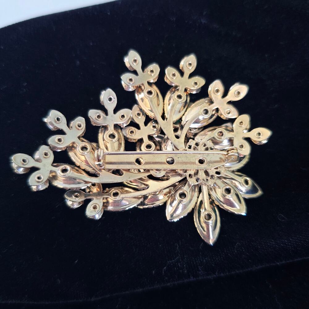 Vintage Brooch Emerald Green Aurora Borealis Rhinestone Floral Mid Century Glam - Picture 7 of 13
